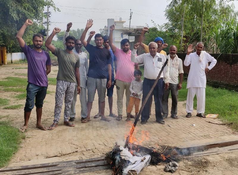 Burning effigy of Uttarakhand minister and MLA