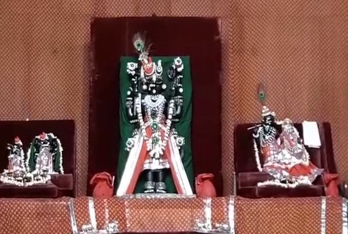 Shri Krishna Janmashtami 2021 Mathura:Huge Croud Reached Dwarkadhish Mandir