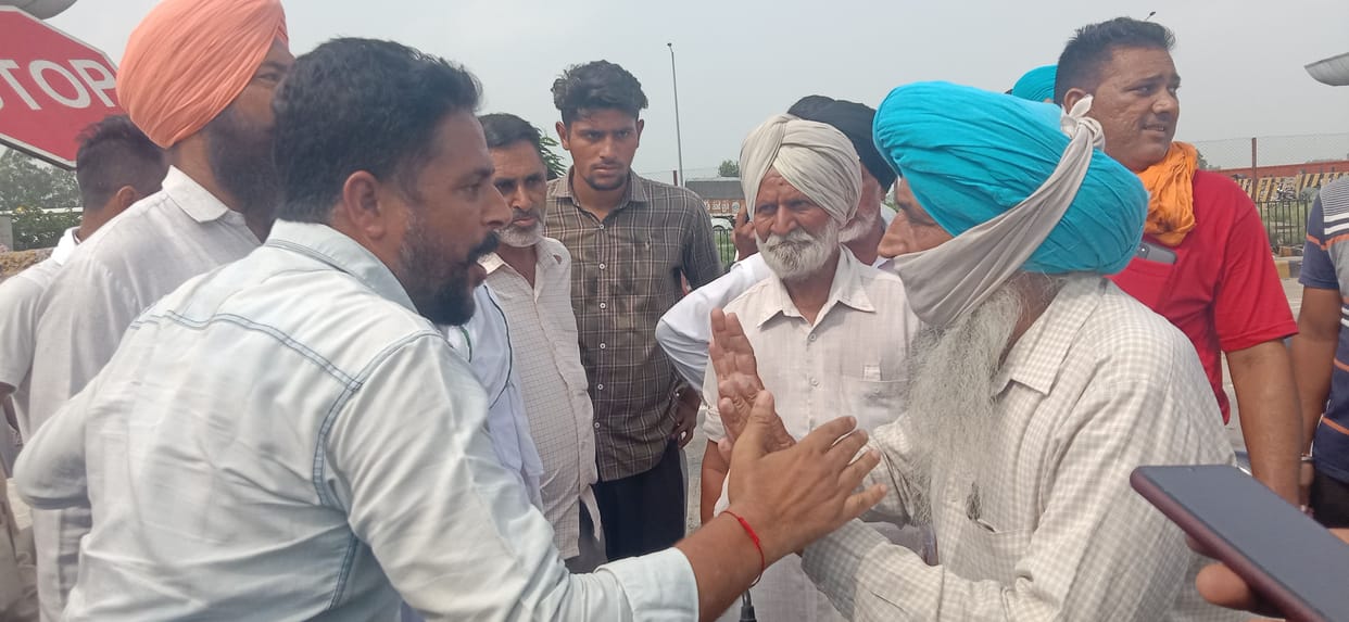 Farmers blocked the National Highway in protest against the lathi charge in Karnal