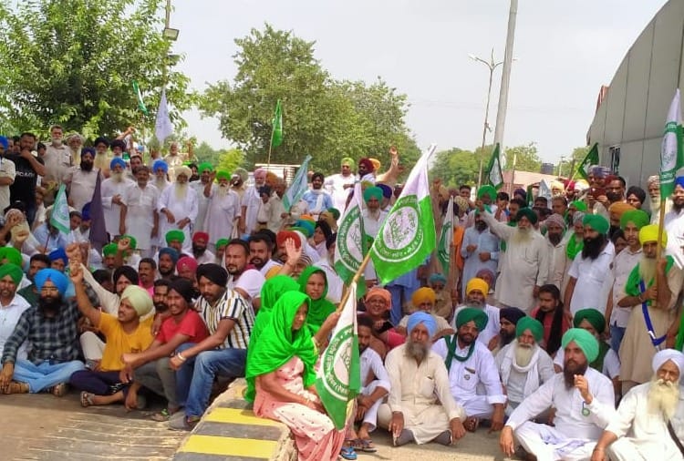 Farmers demonstrated against Haryana government at many places in Punjab
