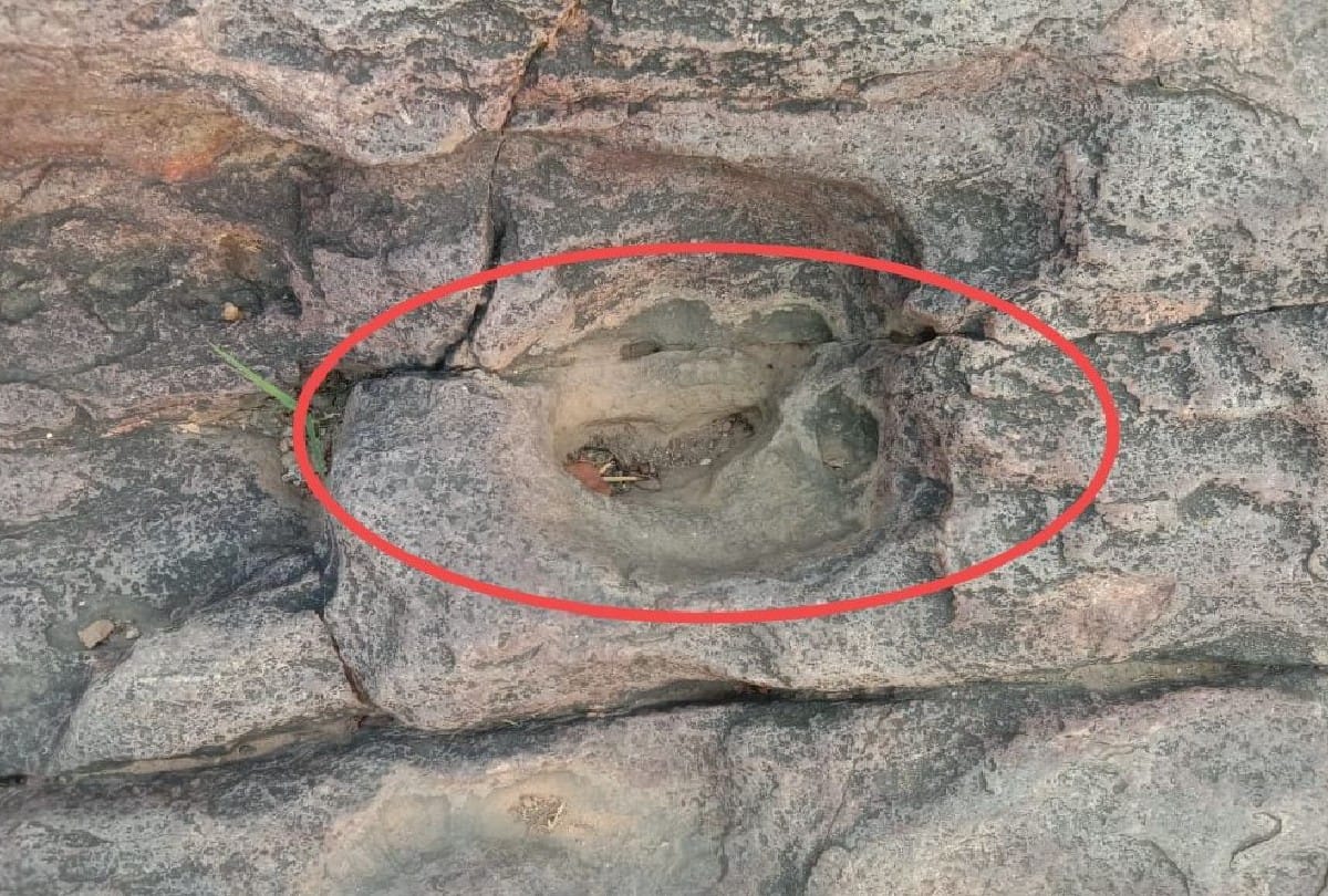 shri krishna janmashtami 2021: krishna leela signs on rocks of govardhan mountain