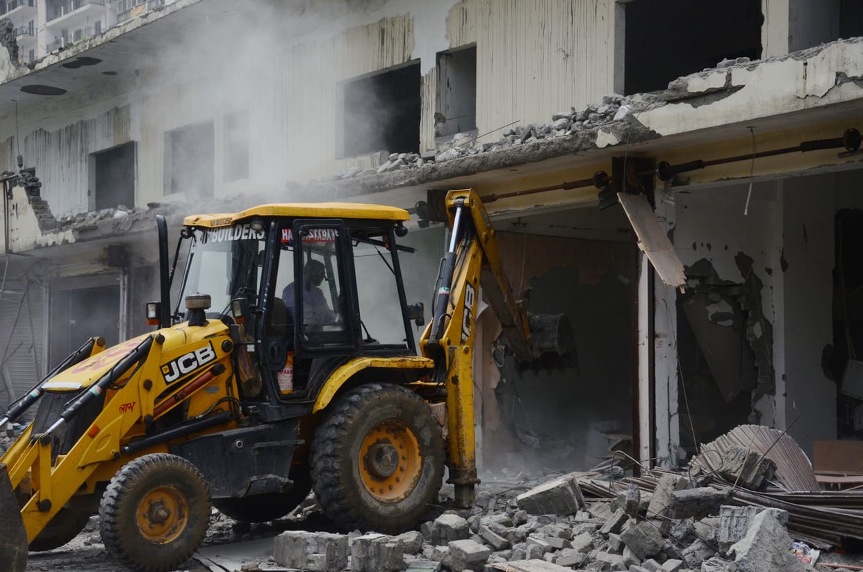 Noida Authority demolised 22 illegal shops in Gardenia Gateway