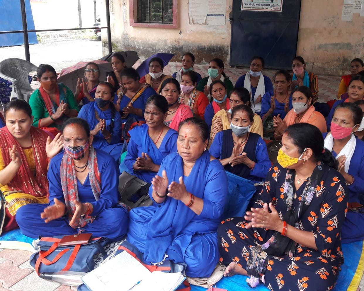 ASHA workers demonstrated against the Health Minister