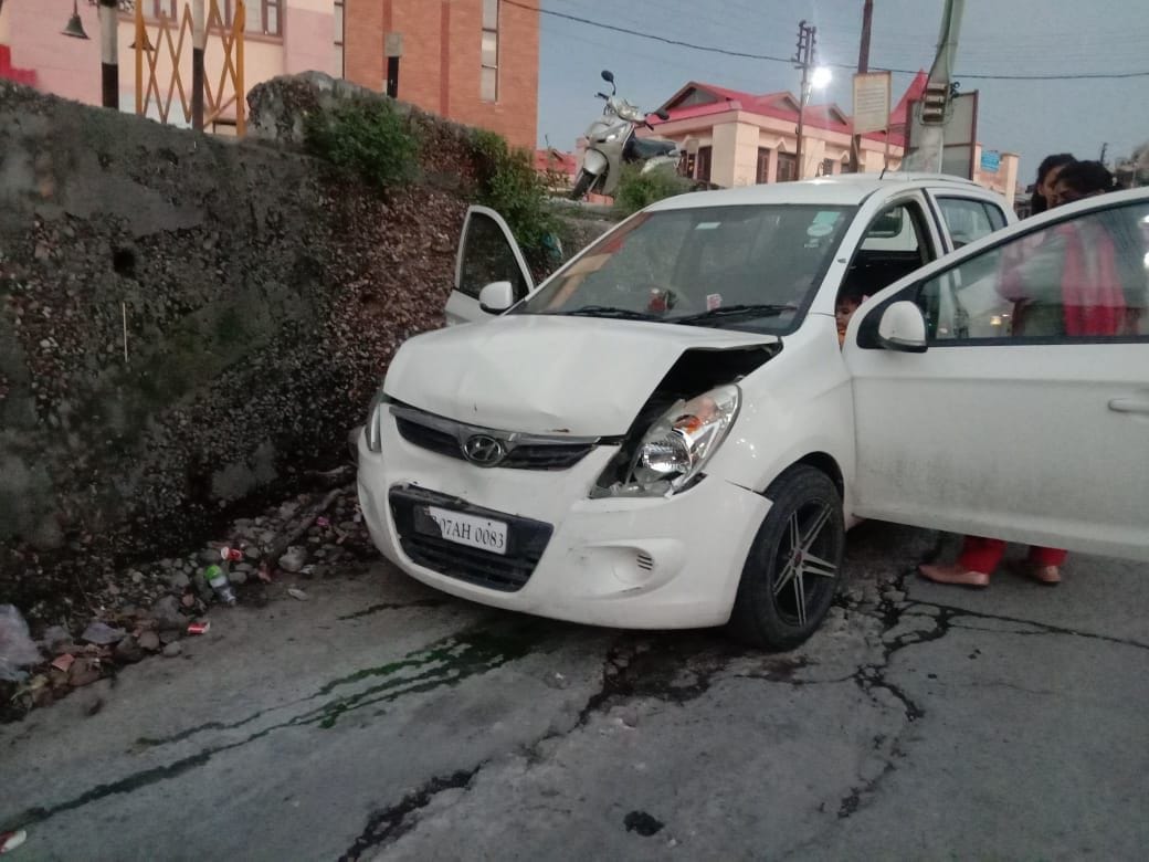 Devotees went to get darshan slip, car collided with Innova