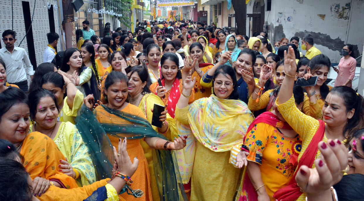 Devotees gathered in Palki Yatra festival on Janmashtami