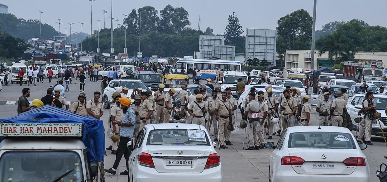 Movement: Police deployed 900 jawans by putting up 17 nakas, police continued to advise from place to place