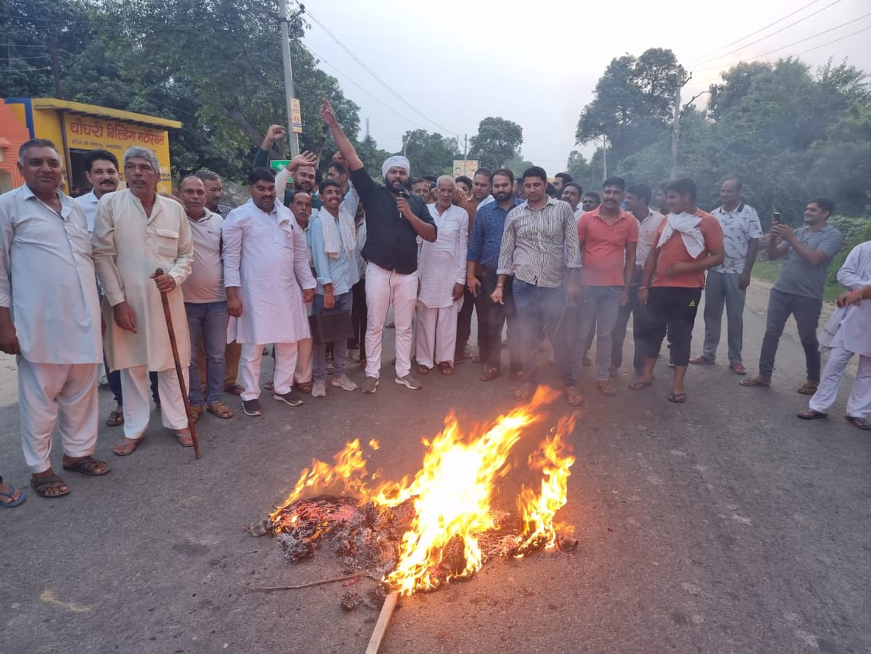 Haryana Chief Minister's effigy burnt