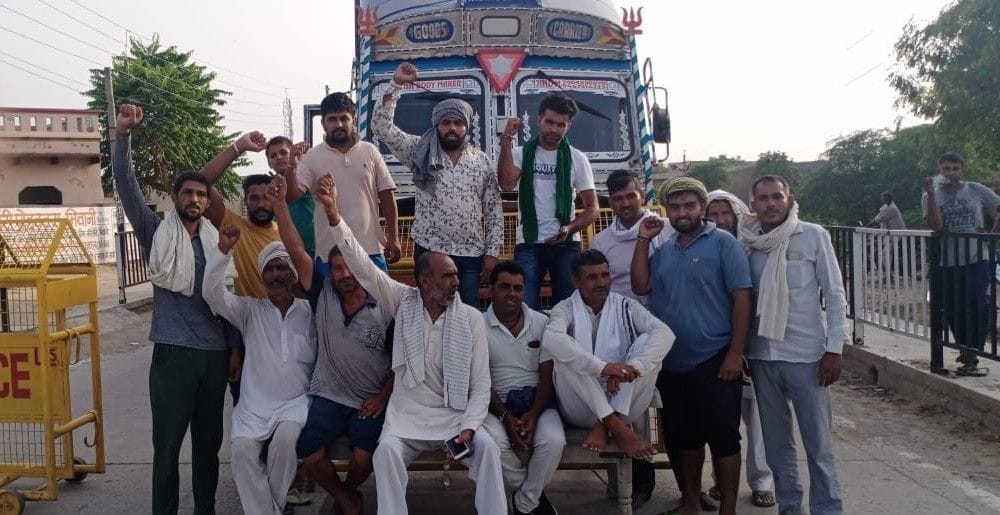 Farmers blocked four places in Bhiwani in protest against the lathi charge in Karnal