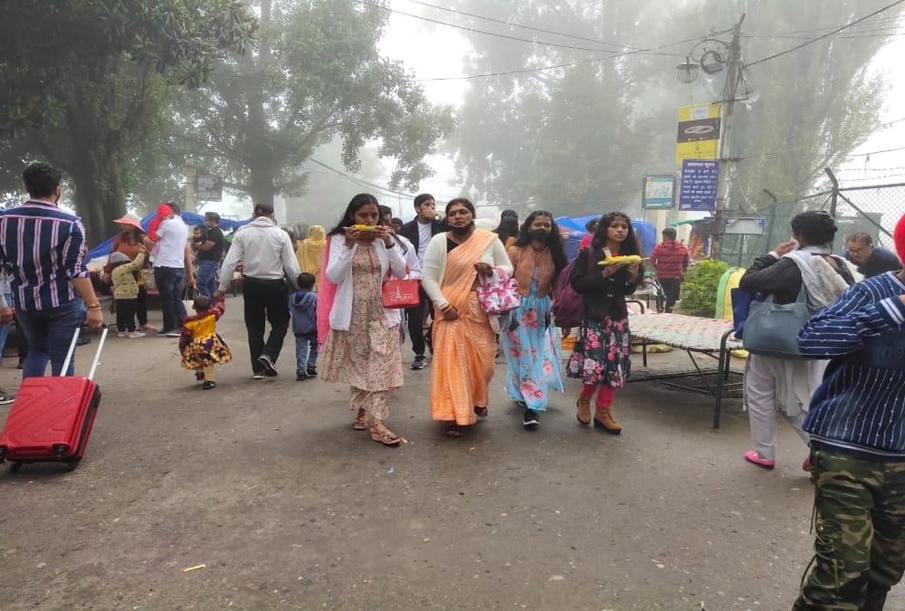 Uttarakhand News: Tourist Crowd in Nainital on Weekend during Beautiful Weather photos