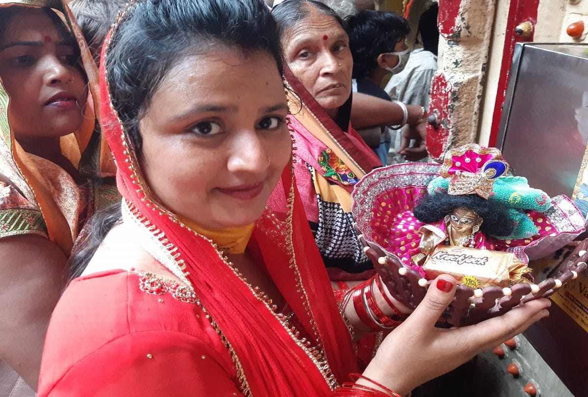 Shri Krishna Janmashtami 2021 Mathura:Huge Croud Reached Dwarkadhish Mandir
