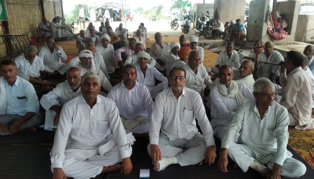 Farmers will not allow ministers and MLAs to enter villages