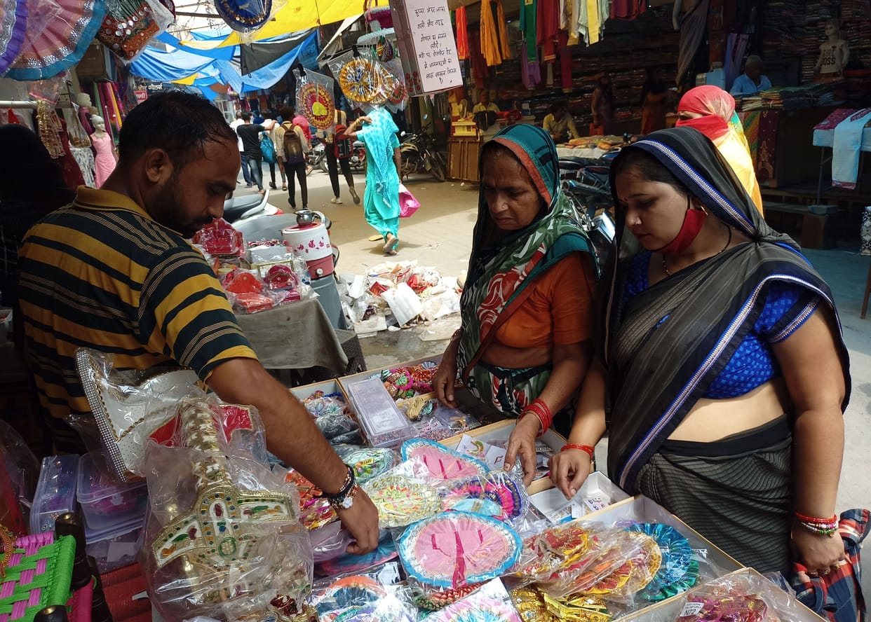 Kanha's cheers will resonate today, devotees engaged in shopping