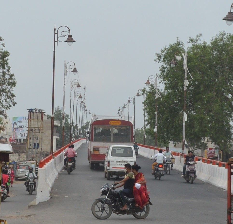 Hathras: Roadways buses are also now filling up on the overbridge