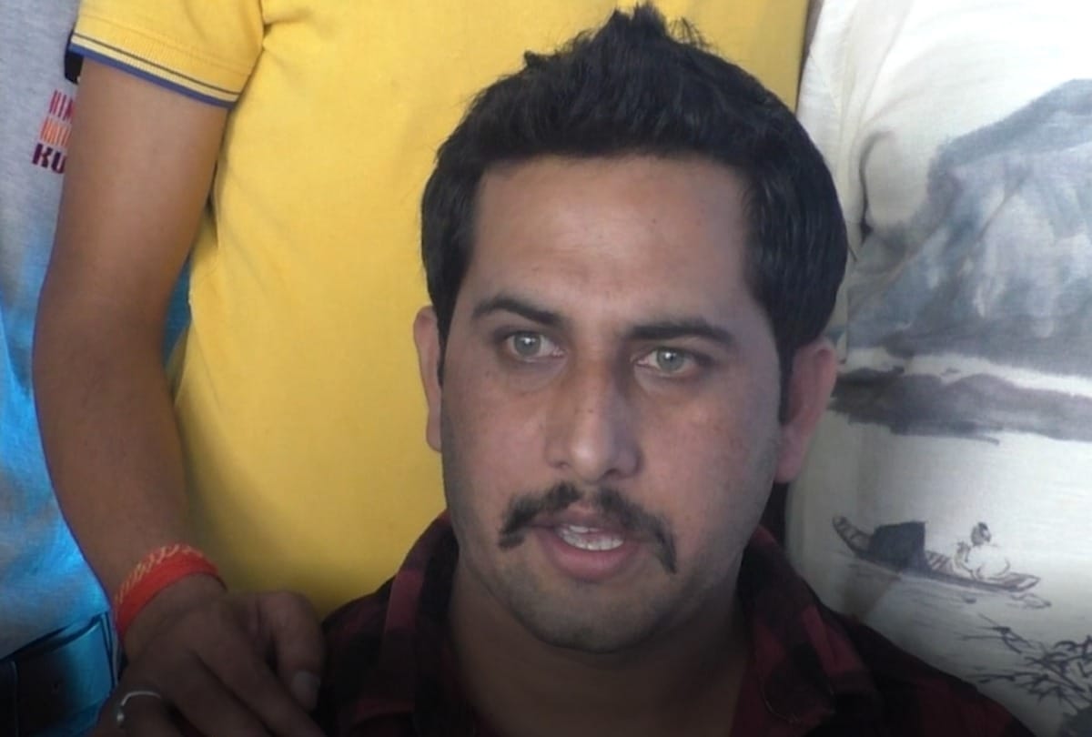 adati vicky chauhan apologies says kisan neta rakesh ticket like his father