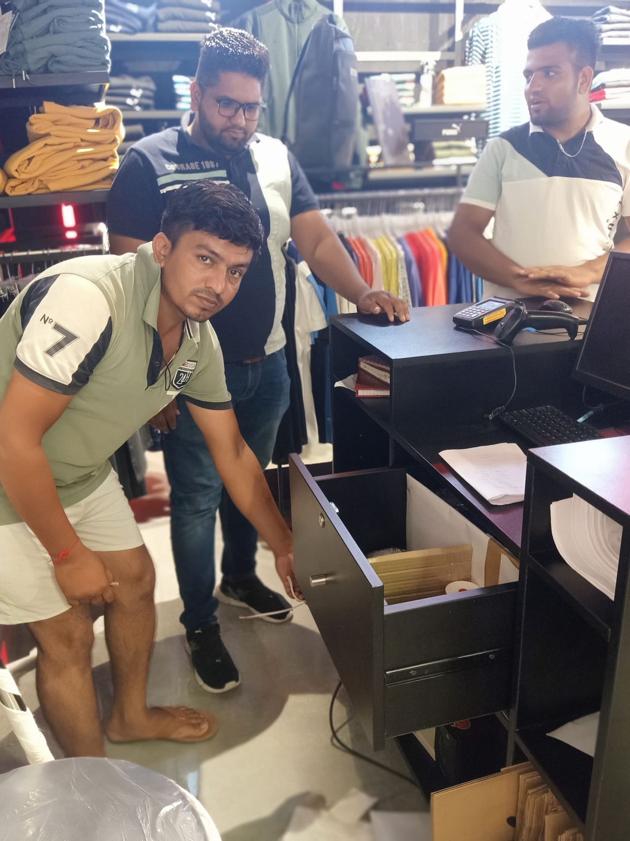 Thieves broke the locks of two showrooms in High Security Zone, theft of lakhs