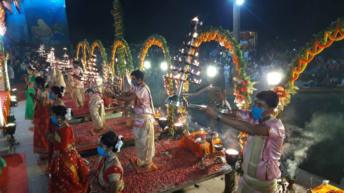 Varanasi Ganga Aarti started after five months at Dashashwamedh Ghat