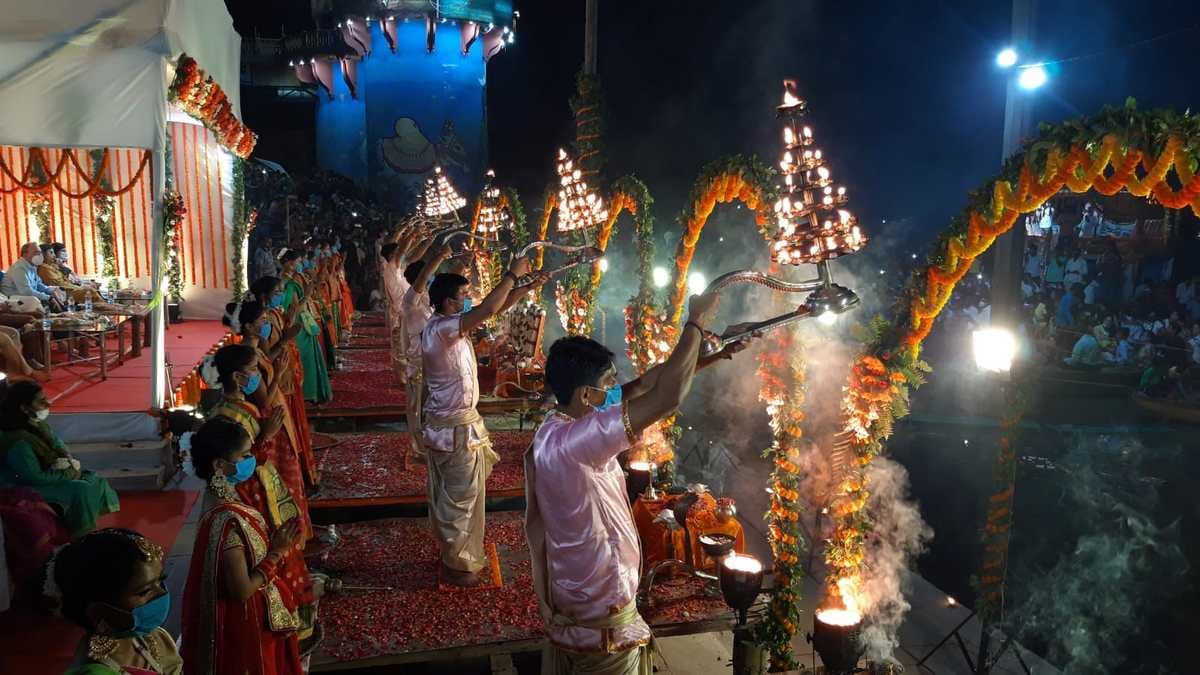 Varanasi Ganga Aarti started after five months at Dashashwamedh Ghat