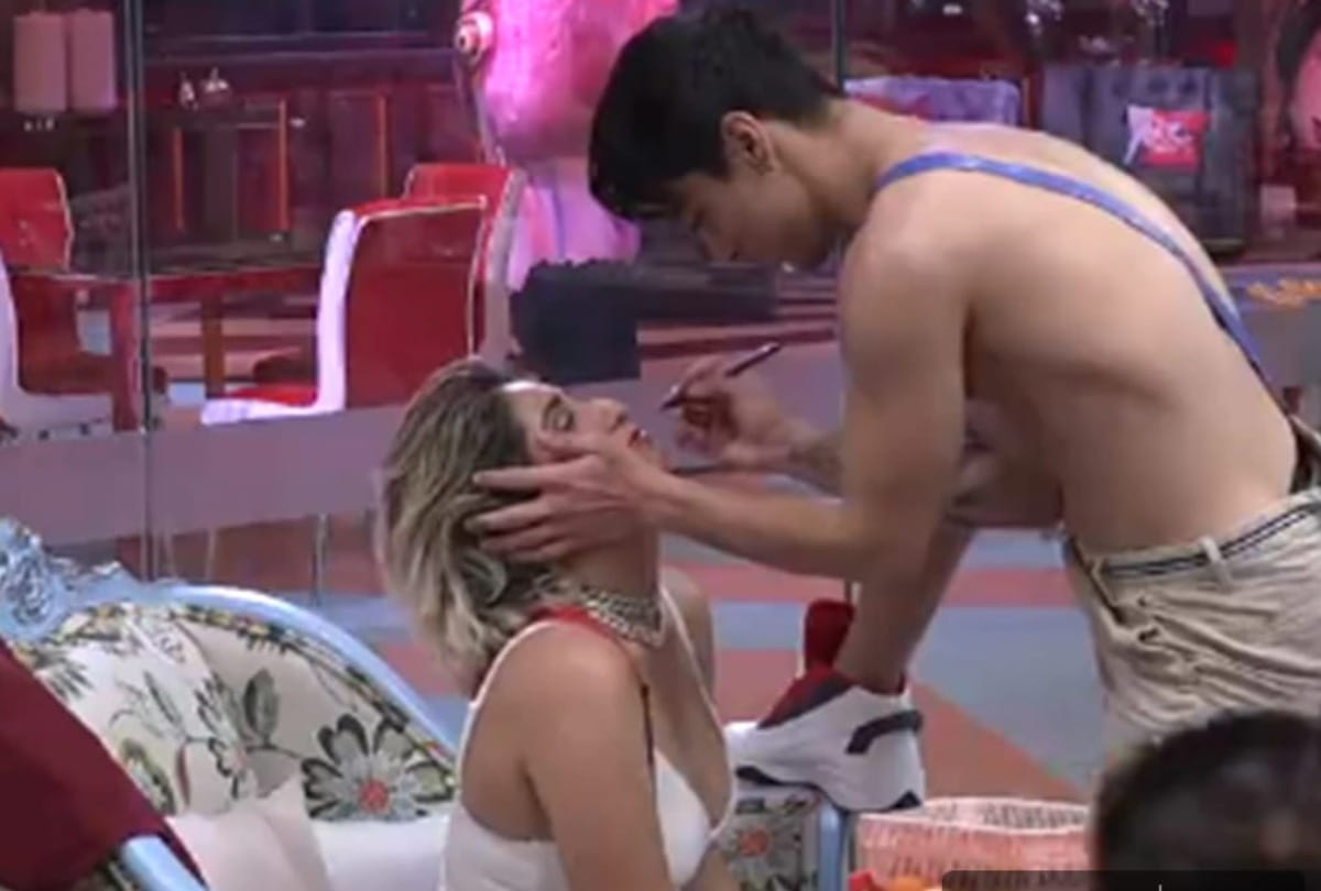 Bigg Boss Ott Pratik Sehajpal And Neha Bhasin Friendship goes weaker know details