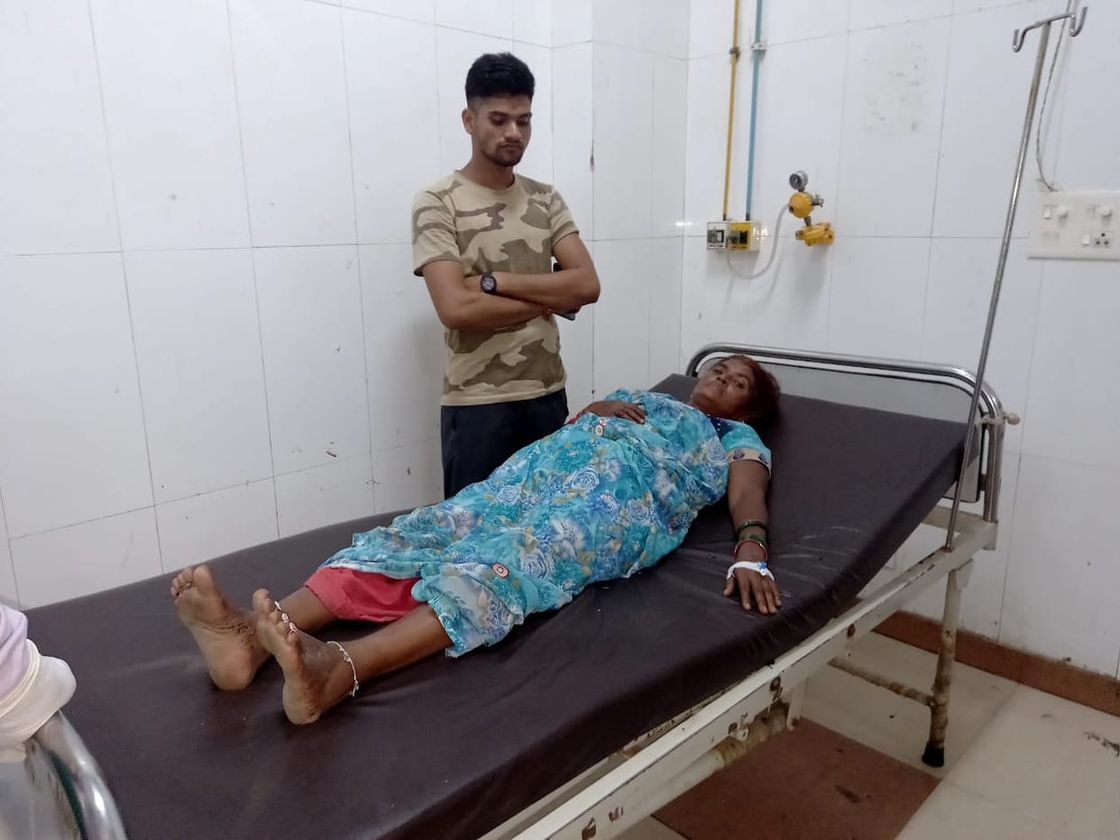 Woman shot in enmity, referred to Kanpur