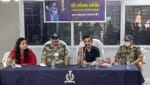 सीआईएसएफ की ओर से आयोजित प्रेरक संवाद कार्यक्रम में लोगों के जवाब देते पूर्व क्रिकेटर और सांसद ग
