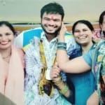बहनों के साथ सुमित।