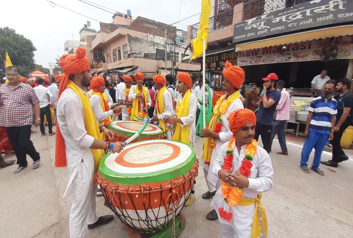 Krishna Janmashtami Mathura: Devotees celebrating shri krishna janmashtami in Mathura