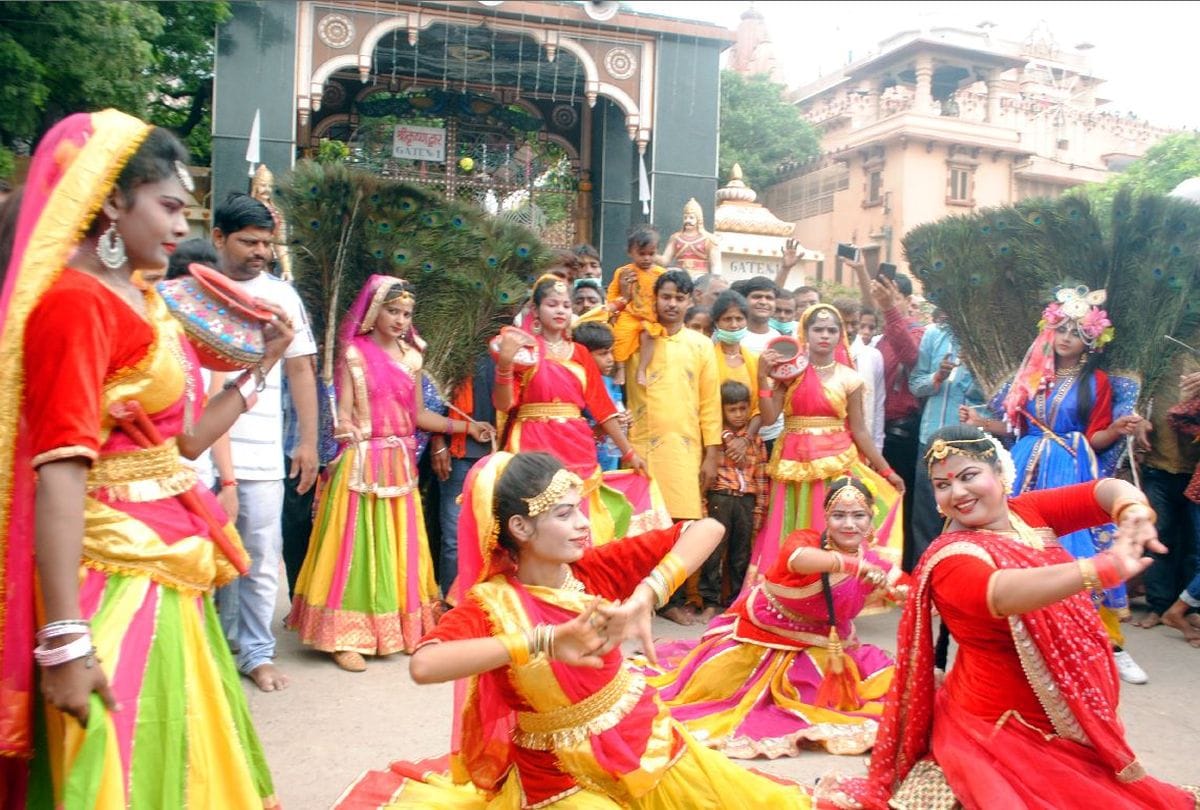 Krishna Janmashtami mathura: devotees celebrated birthday of lord krishna in mathura