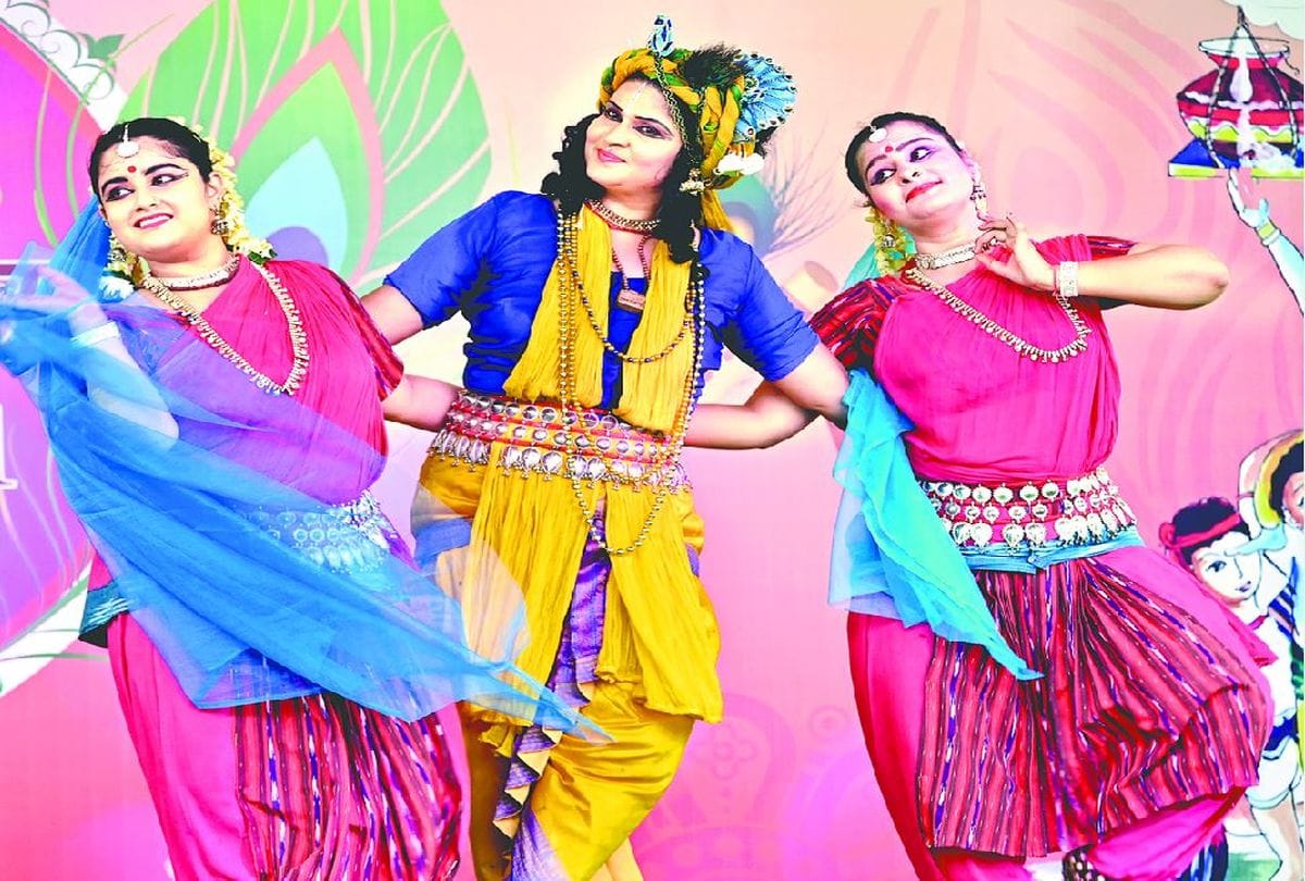 Krishna Janmashtami mathura: devotees celebrated birthday of lord krishna in mathura