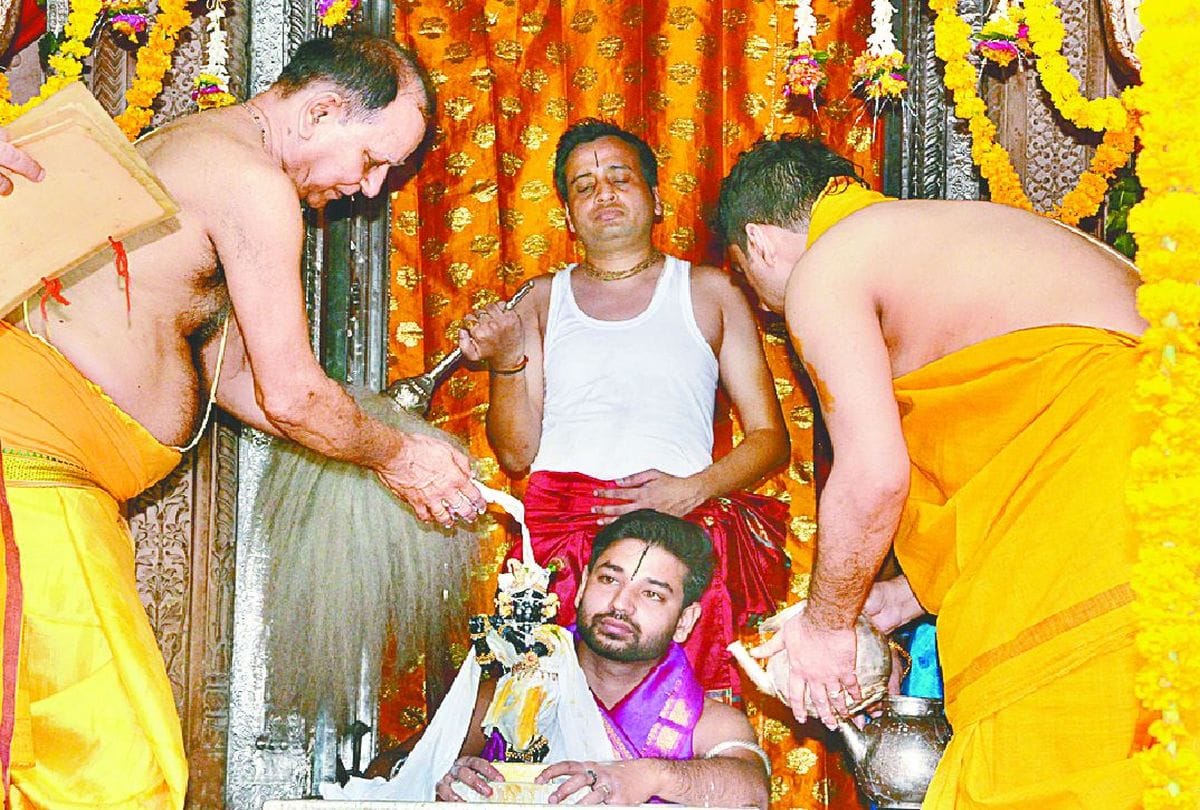 Janmashtami 2021 Celebration in Mathura News: Janmashtami 2021 Celebrations Mathura: devotees celebrated birthday of lord krishna in mathura