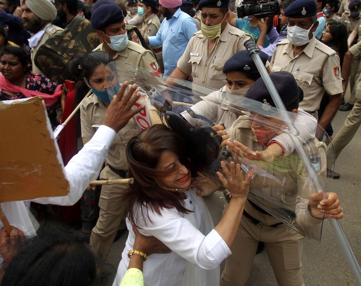 Chandigarh, AAP workers clashed with police, BJP office, many injured