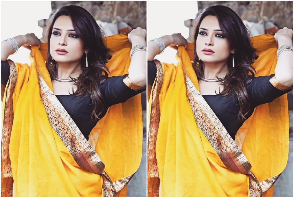 Samikssha batnagar speaks on playing sita in Delhi Luv Kush Ramlila kriti sanon deepika chikhalia