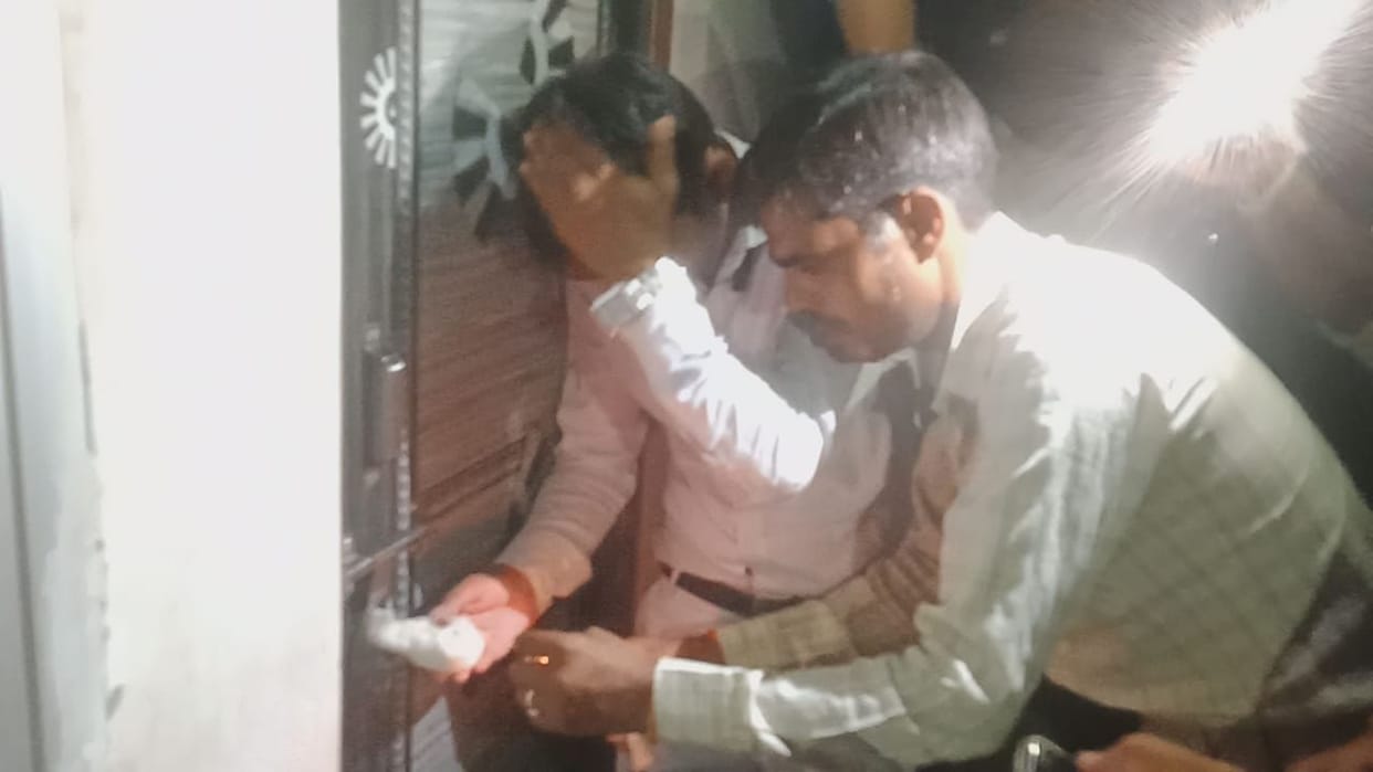 Hathras: Raid on private hospital after complaining of girl's death due to negligence in treatment