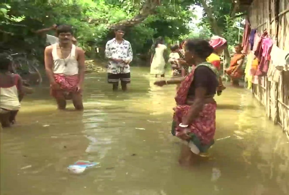 Flood in Assam Situation Worsens 21 districts four lakh people affected