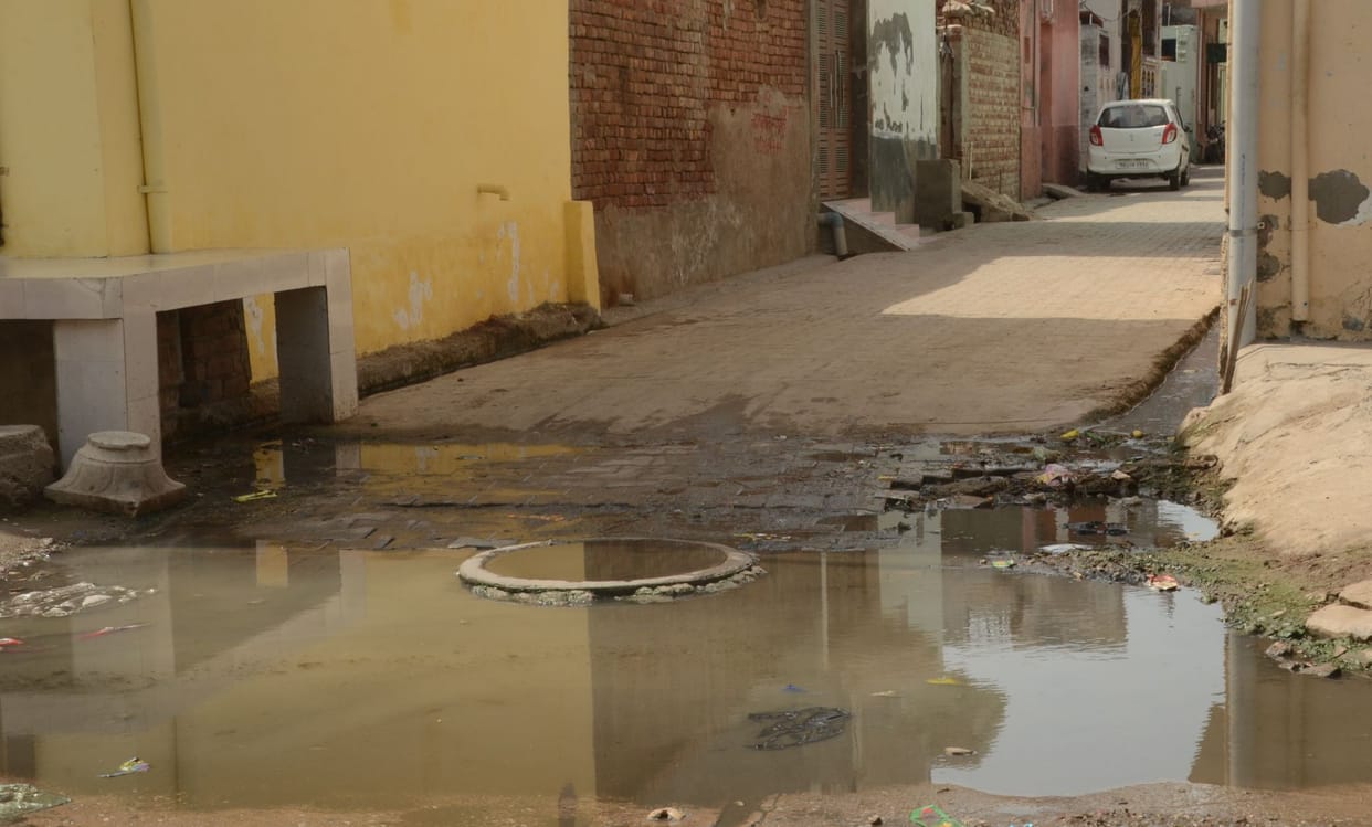 Sewer system stalled in four wards, 20 thousand people upset