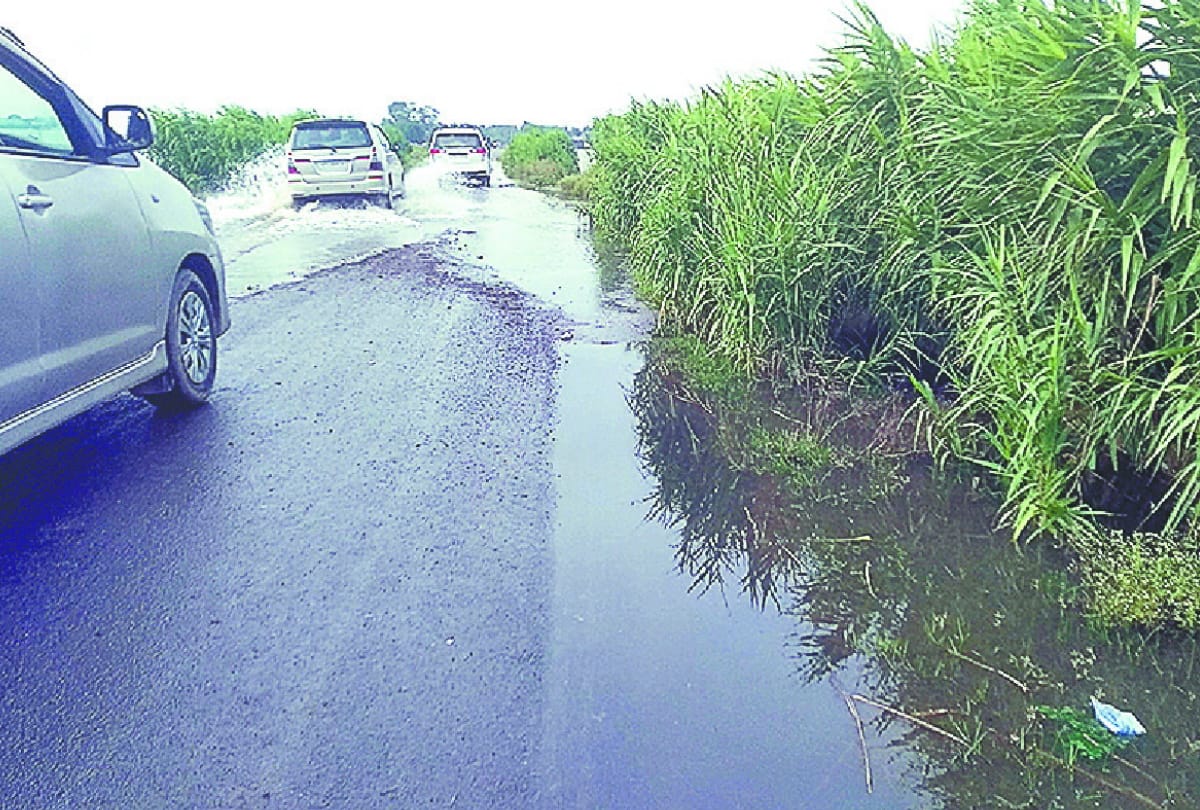 flood in gorakhpur due to Rapti river and rohin river water level rising fast