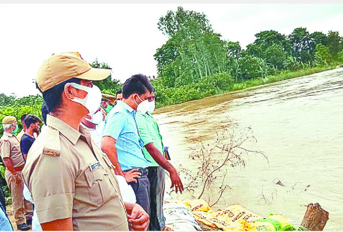 flood in gorakhpur due to Rapti river and rohin river water level rising fast