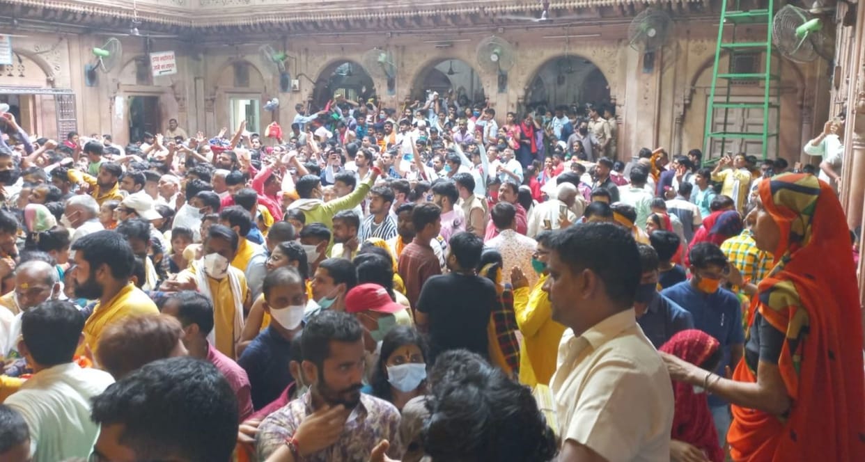 Mathura: Crowd gathered at Shri Banke Bihari temple