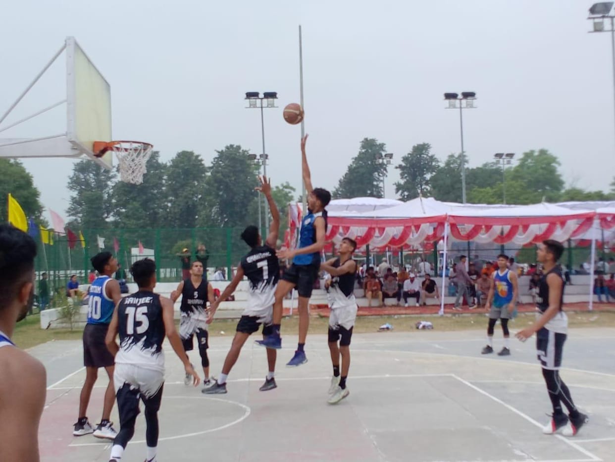 In the final match of volleyball in men's section, Kurukshetra defeated Panipat 3-0.