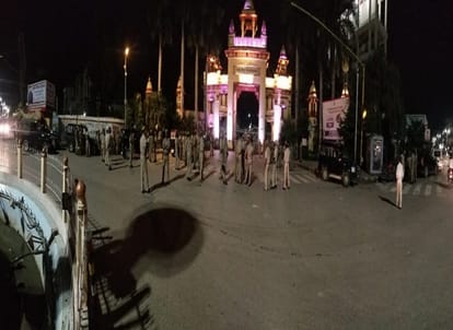 Police forces protesting para students on Durgakund to stop protest takes some in late night custody