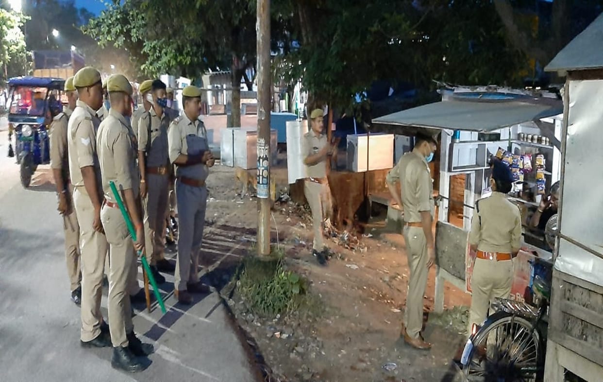 people stirred up after investigation of liquor and beer shops in ballia police arrested 113 suspect