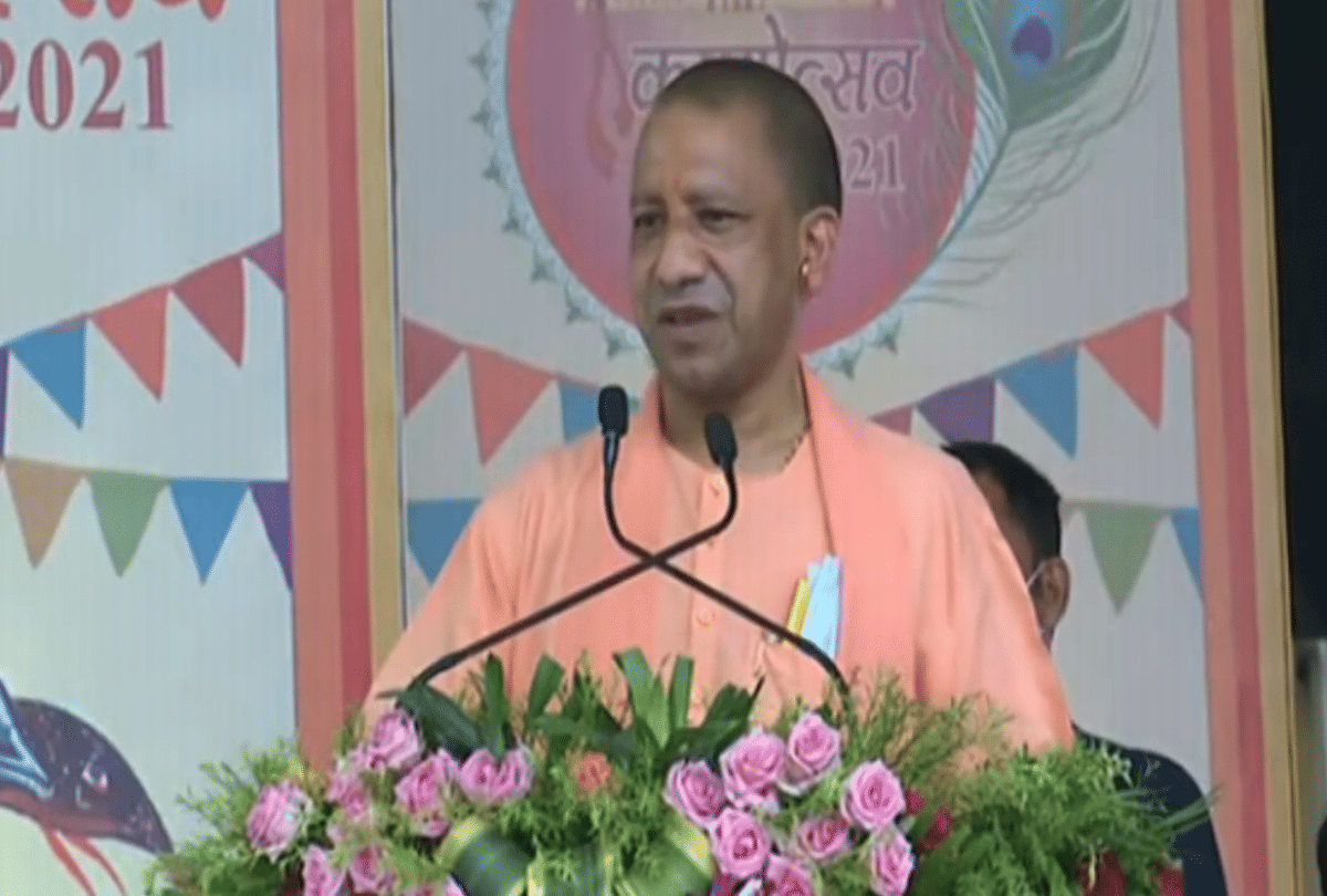 Krishna Janmashtami: Cm Yogi Adityanath offered worship in shri krishna janmasthan temple Mathura