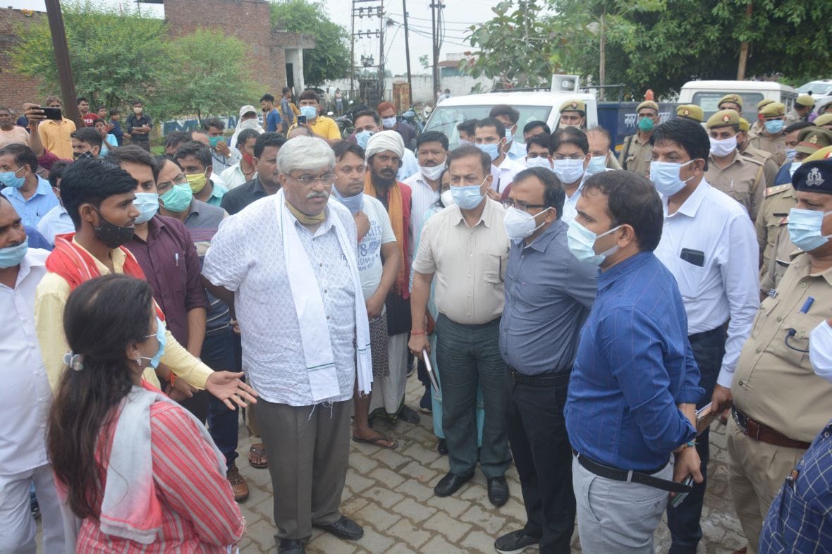 Divisional commissioner arrived in Alannagar, recently visited the relatives of the sick