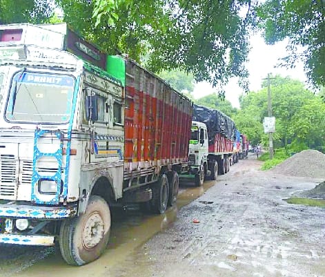 Pilibhit highway closed due to falling trees