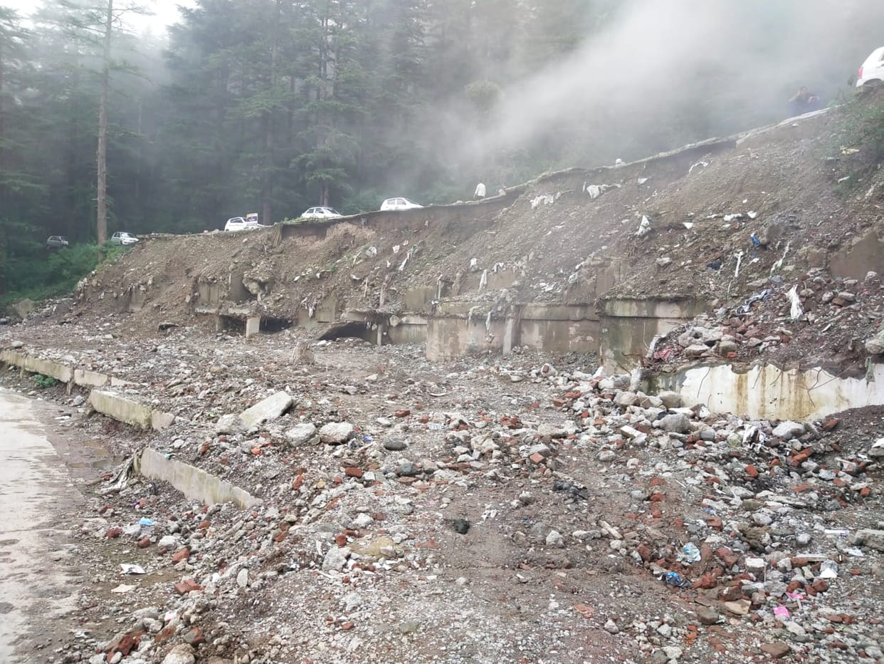 Dharamshala-McLeodganj road in danger due to demolition of illegal building, If the security wall is not installed, the Mcleodganj-Naddi road will also be damaged along with the hill.