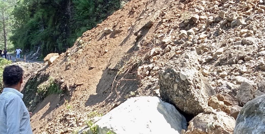 Birhi-Nijmula road closed due to debris