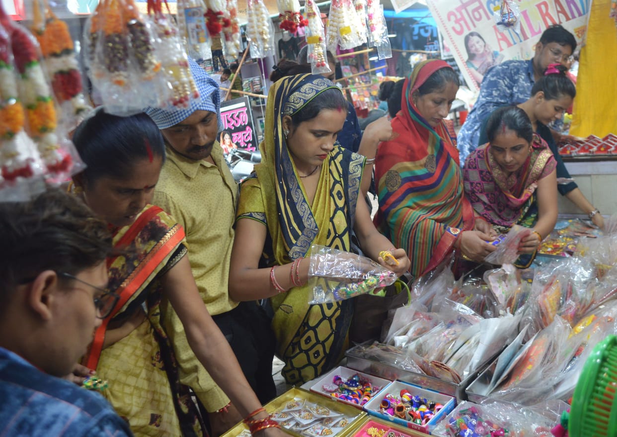 Hathras: Today, Shri Krishna Janmashtami will be celebrated, there will be grand decoration in the temples
