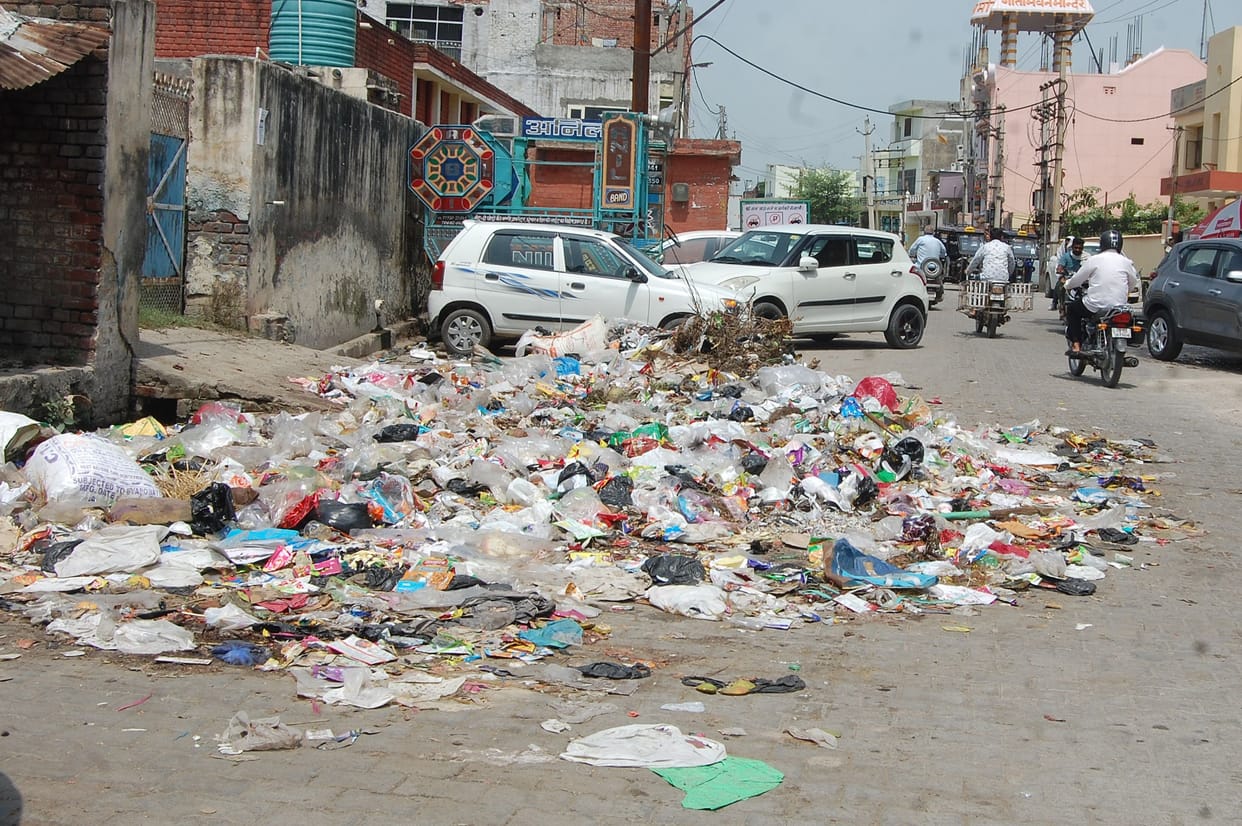 No arrangement after cancellation of tender, garbage piled up in the city