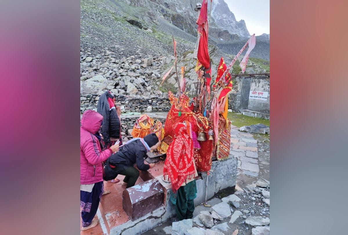 manimahesh yatra 2021: devotees take holy dip in Dal Lake Manimahesh chamba himachal pradesh