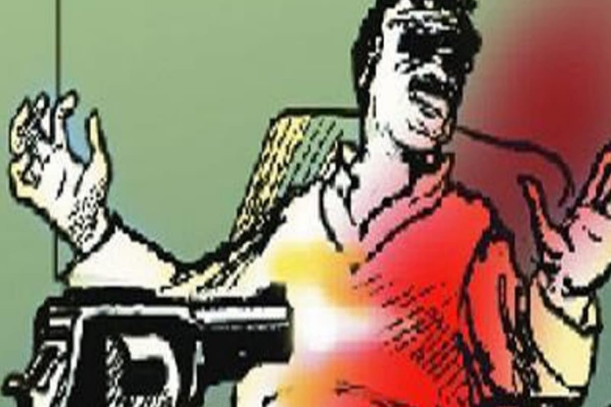 young man returning after hearing from court shot in Firozabad news 