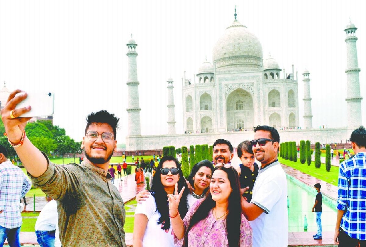 more than 46 thousand tourists visited the Taj Mahal in two days